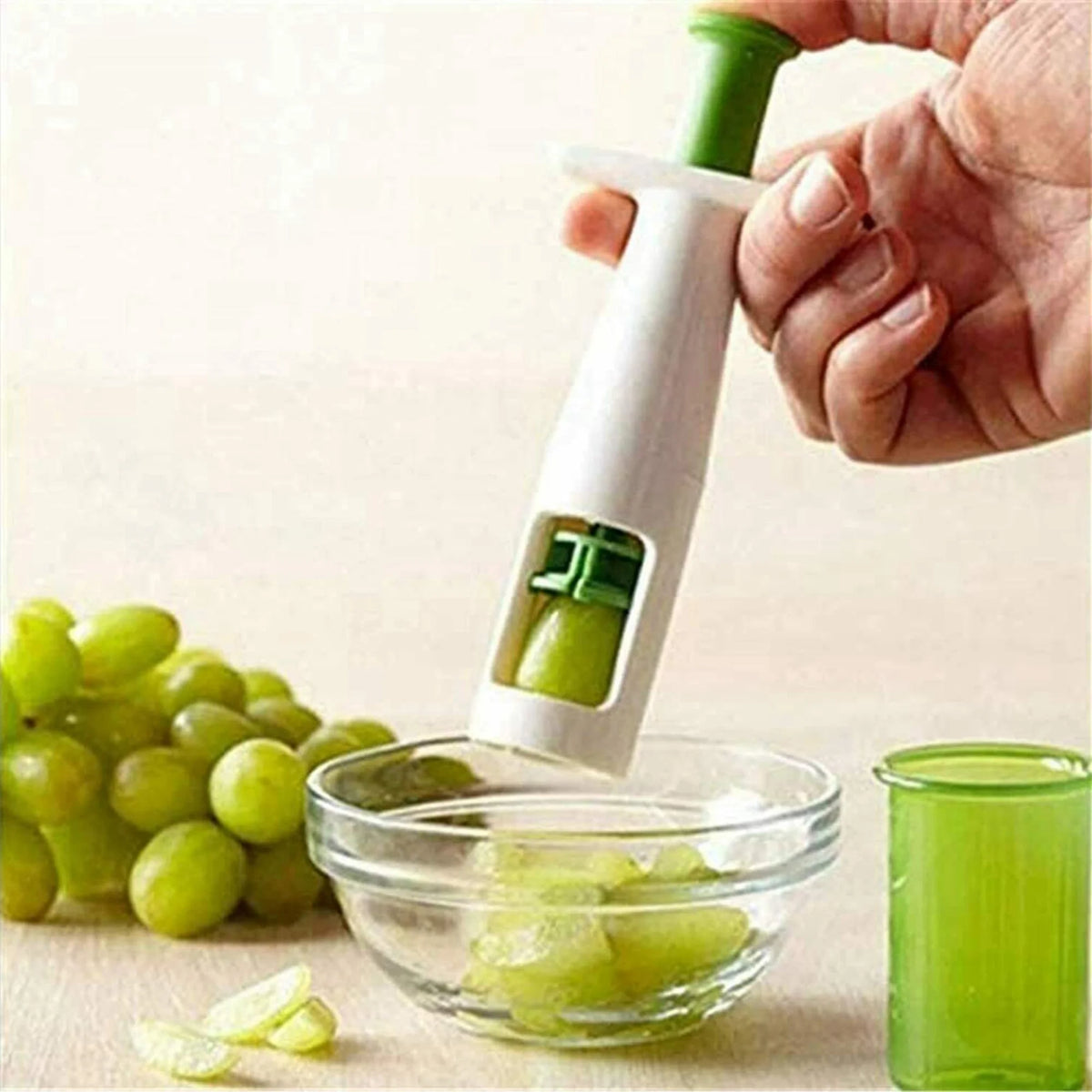 FACEGA Grape Slicer, Syringe Shape Stainless Steel Blade Kitchen Gadget